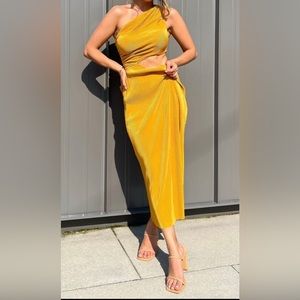Vibrant long yellow dress. Perfect for a day party or wedding